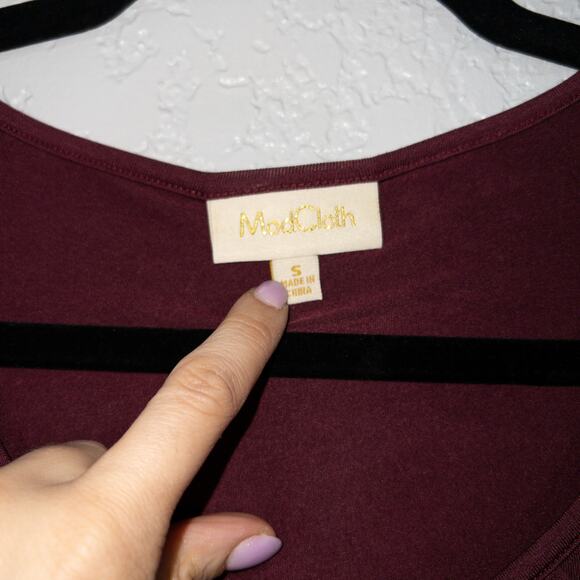 ModCloth Wine Red Ruffle Front Top Size Small - Picture 2 of 5